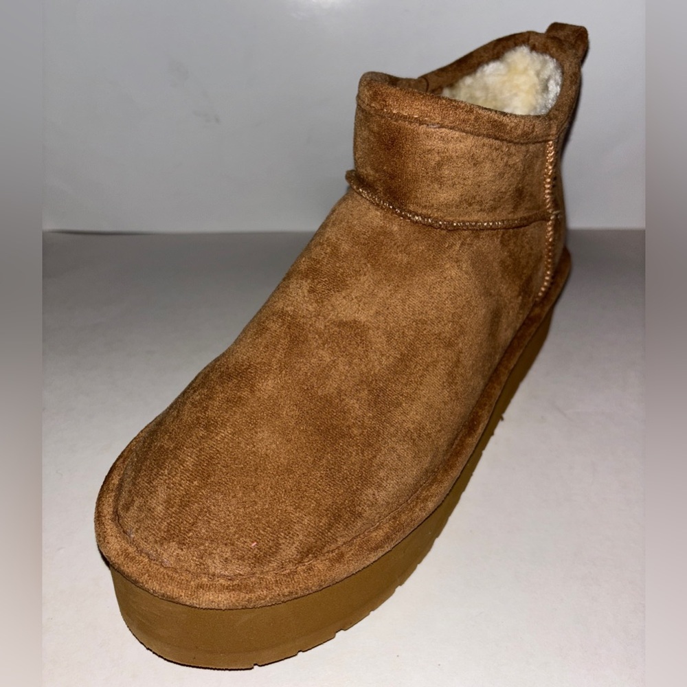 Madden Girl Embrace Platform Cozy Ankle Booties Women 9.5M Cozy Winter Snow Fall
